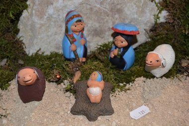 Noel heykelciklerine ve Noel süslerine yakınlaş 