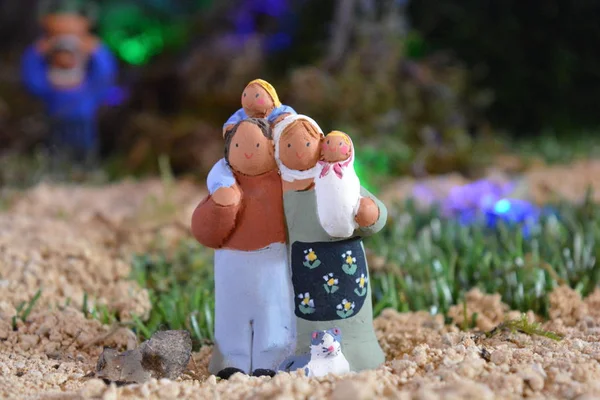 Noel heykelciklerine ve Noel süslerine yakınlaş 