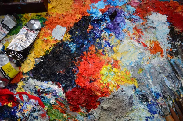 Zoom Sur Palette Peintre Dans Son Atelier Avec Des Outils — Photo