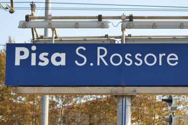Pisa tren istasyonunu yakınlaştır.