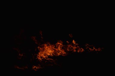 Geceleyin küçük bir odun ateşine zum yap.