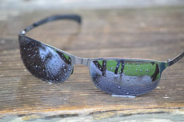 Vlhké Sluneční Brýle Terase — Stock fotografie