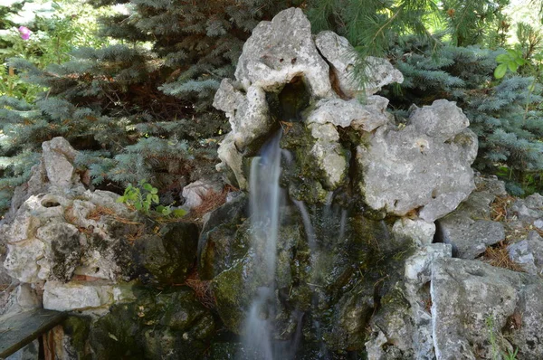 Una Fuente Agua Jardín — Foto de Stock