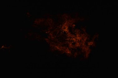 Gece büyük bir odun ateşi