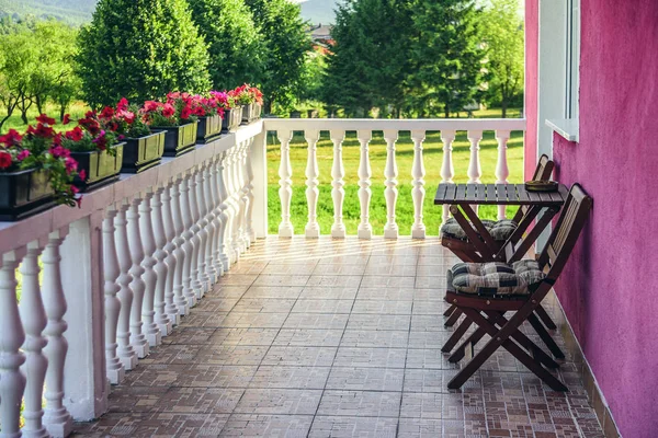 Balkon s krásnou terasou. — Stock fotografie