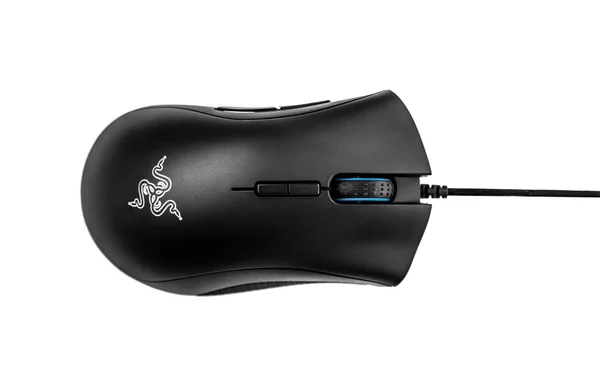 Ratón de juego Razer Death Adder sobre un fondo blanco . —  Fotos de Stock