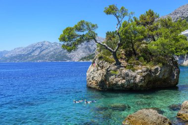Şaşırtıcı görünümü Brela Beach, Dalmaçya, Hırvatistan.