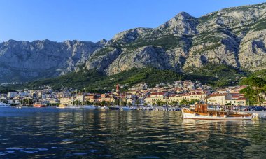 Setin içinde Makarska resort kasaba.