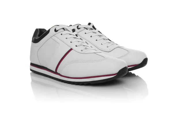 Zapatillas blancas aisladas sobre un fondo blanco. —  Fotos de Stock