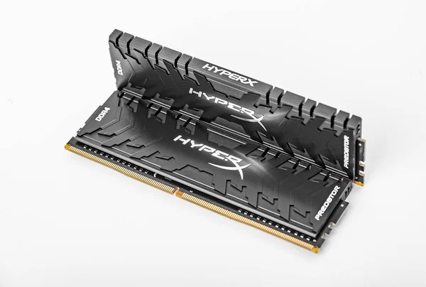 金士顿 ddr4 hyperx 捕食者黑色公羊在白色背景上. — 图库照片