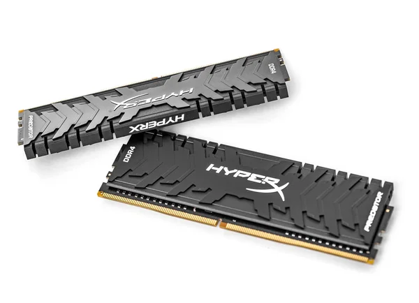 金士顿 ddr4 hyperx 捕食者黑色公羊在白色背景上. — 图库照片