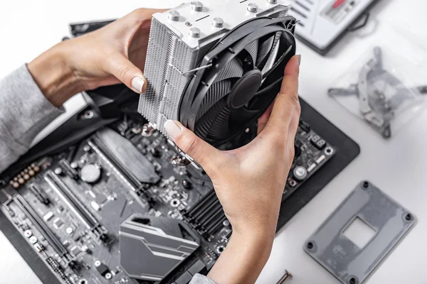 Installing or repair the air cooling system of the PC processor.