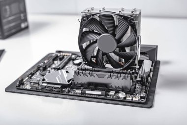 PC derleme zamanında bilgisayar bileşenleri.