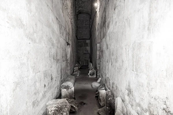 Zindan veya yeraltı mezarlığı terk edilmiş. — Stok fotoğraf