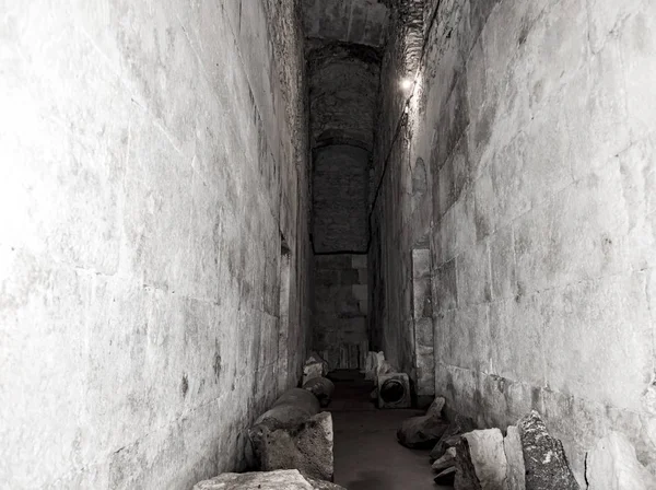 Zindan veya yeraltı mezarlığı terk edilmiş. — Stok fotoğraf