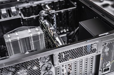 PC sistem birimi. PC derleme zamanında bilgisayar bileşenleri.