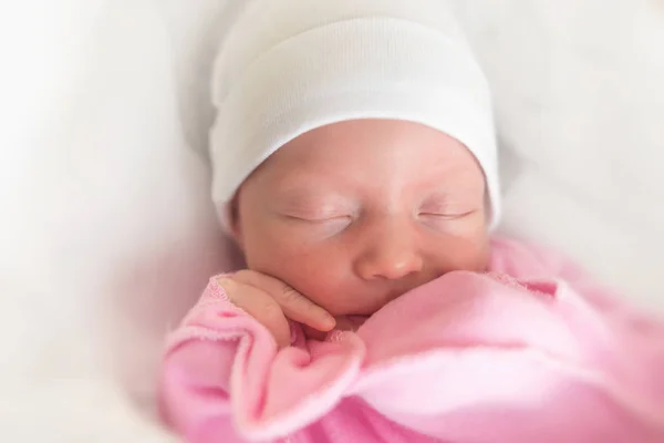 Ritratto di una bambina primo piano . — Foto Stock