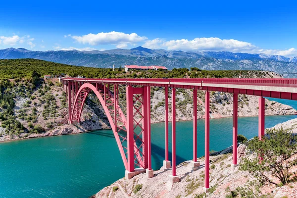 Red Iron Road Bridge sobre o canal. Zadar, Croácia . — Fotografia de Stock