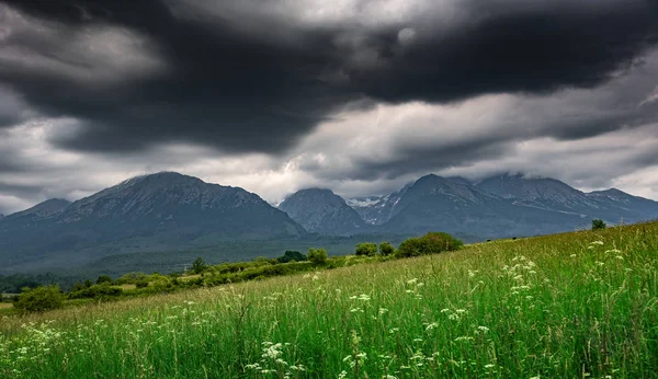 Tatrabergen landskap. — Stockfoto