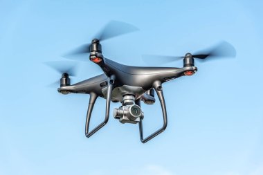 gökyüzünde robot.