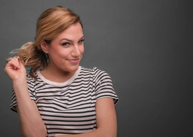 güzel sarışın kadın modeli.