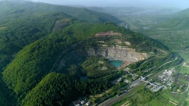 Cava per l'estrazione di pietre o rocce dall'aria . — Video Stock