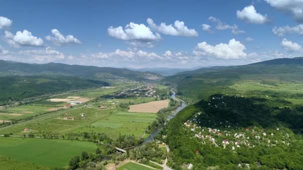 Hautes terres rurales en saison chaude . — Video