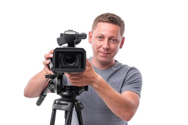 Beyaz bir arka plan üzerinde izole video kamera operatörü.