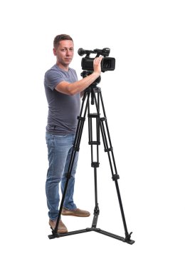 Beyaz bir arka plan üzerinde izole video kamera operatörü.