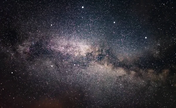 Melkwegstelsel aan de nachtelijke hemel. — Stockfoto
