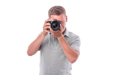Beyaz kamera ile fotoğrafçı.