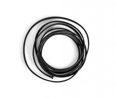 Beyaz arka planda kablo için polyester örgü.