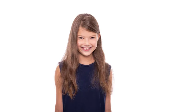 Retrato de uma jovem menina sorridente em um branco . — Fotografia de Stock