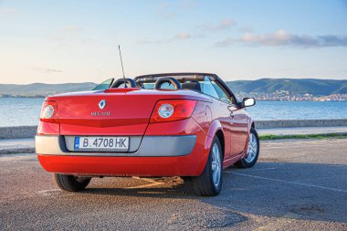 Renault Megane II Coupe-Cabriolet deniz kıyısında