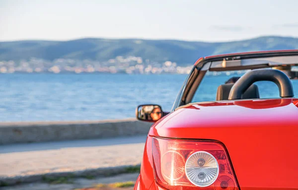 Auto am Abend am Strand. — Stockfoto