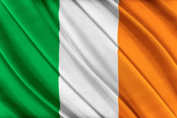 風に揺れるカラフルなアイルランドの旗. — ストック写真
