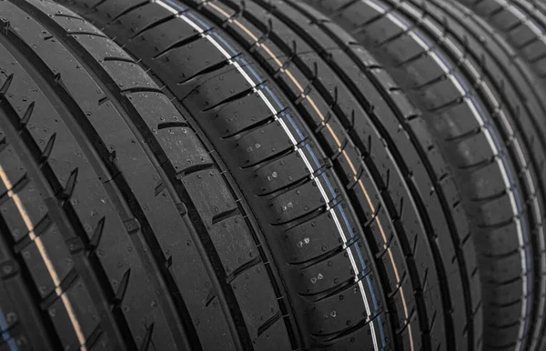 Araba lastiği arka planını kapat..