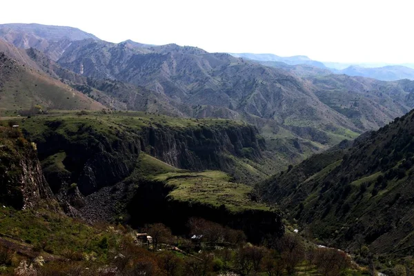 En güzel dağlar ve Dünya'nın yamaçlarında turizm hayranları için şaşırtıcı seyahat