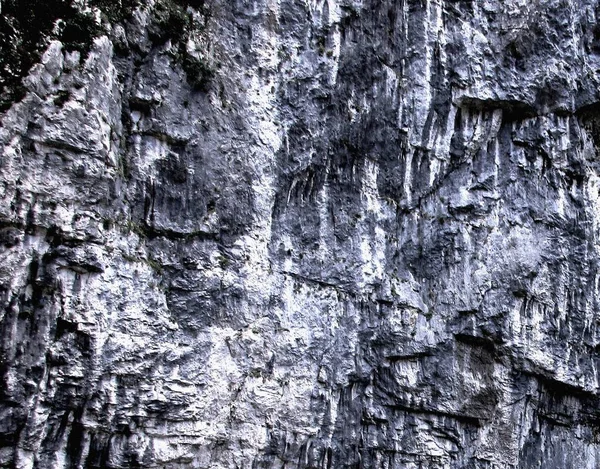 Rock sertlik, dayanıklılığı ve uzun ömürlü bir semboldür