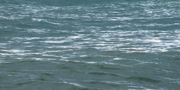Rustige Blauwe Zee Stralen Van Zon Van Dag — Stockfoto