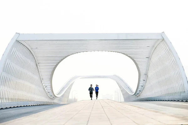 Full Length View Young Sportsman Sportswoman Running Together Modern Bridge — Stock Photo, Image