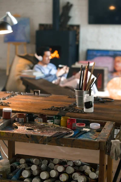 Close View Art Tools Young Man Headphones Sitting Fireplace — Φωτογραφία Αρχείου