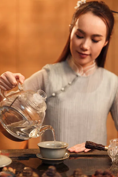 Beautiful Young Asian Woman Pouring Water Kettle Cup — Stock Photo, Image