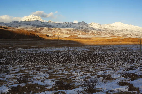 Belle Montagne Enneigée Yala Des Prairies Tagong Province Sichuan Chine — Photo