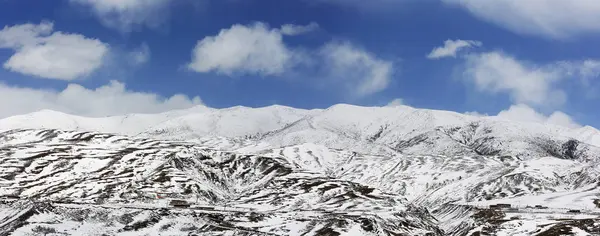 Hermosa Montaña Cubierta Nieve Yala Pastizales Tagong Provincia Sichuan China — Foto de Stock