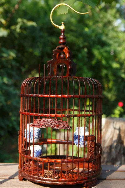 Vue Rapprochée Cage Oiseaux Vide Plein Air Journée Ensoleillée — Photo