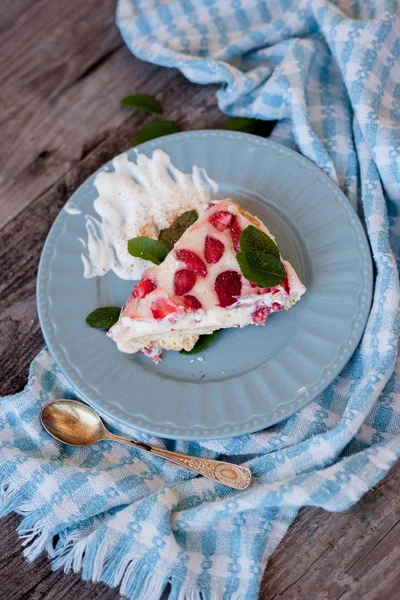 Piece Strawberry Pie Cream Blue Plate — Stock Photo, Image