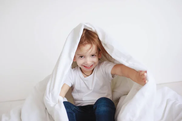 Little Girl Hiding Blanket — Stock Photo, Image