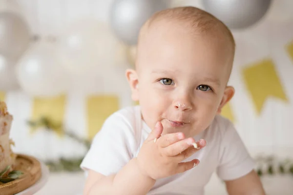 Dziecko Chłopiec Jedzenie Ciasto Rąk — Zdjęcie stockowe