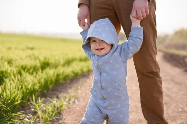 Little Boy Learns Walk Hand His Dad — Stock Photo, Image